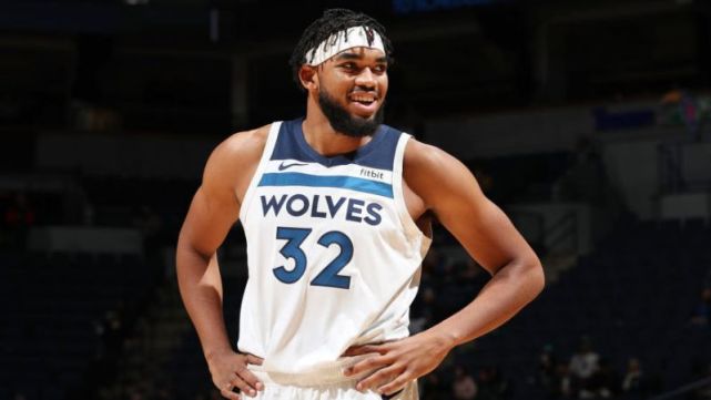 一边内耗成 一边内耗成